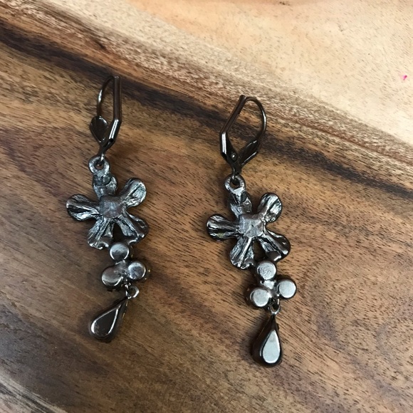 Crystal flower pendant pink earrings - Picture 6 of 8